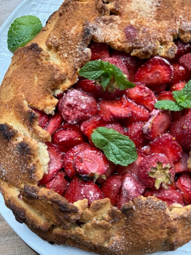 Tarta rustykalna z truskawkami